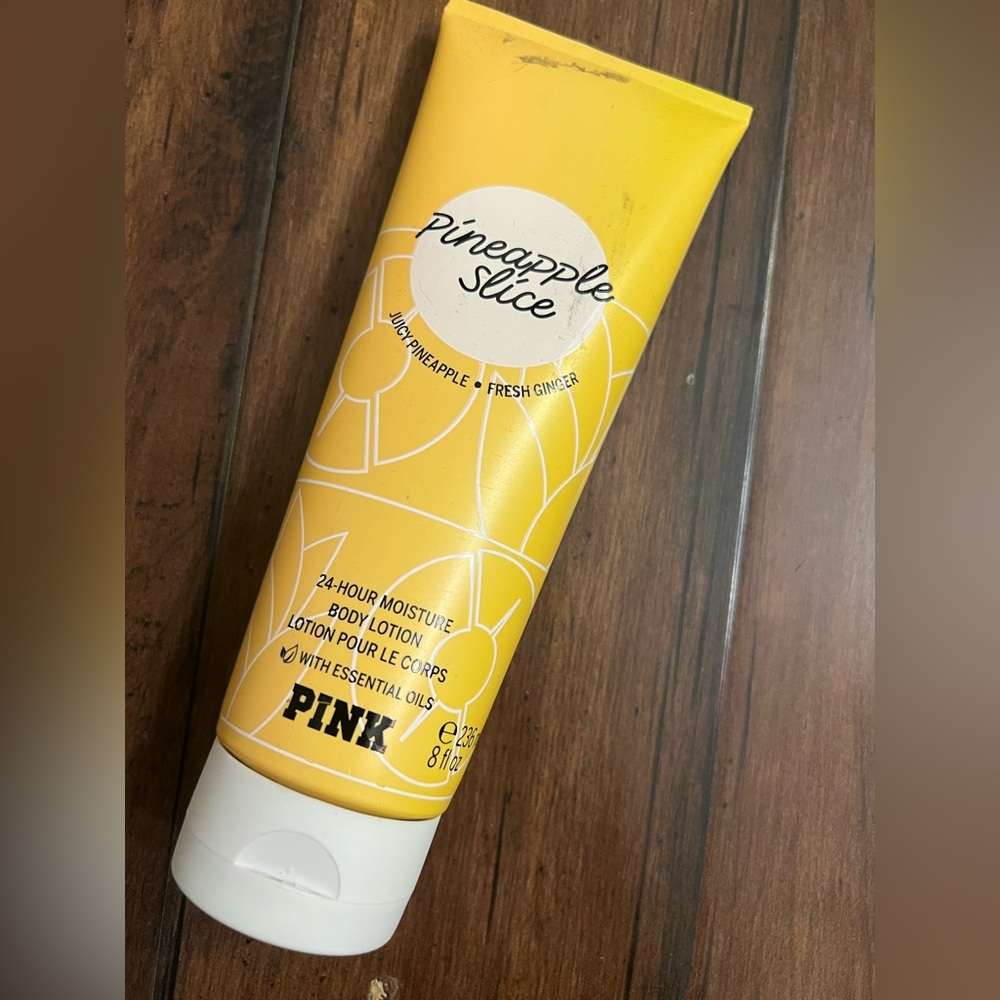 PINK VS BODY LOTION